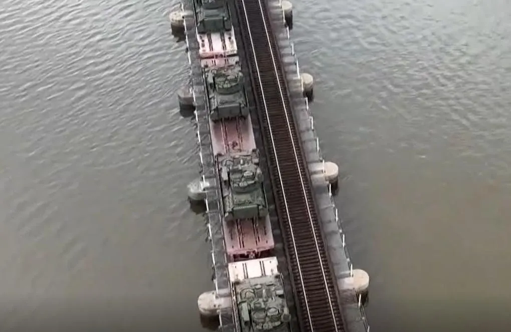 坦克車隊勘開進華府十分壯觀。（圖/翻攝《路透社》）