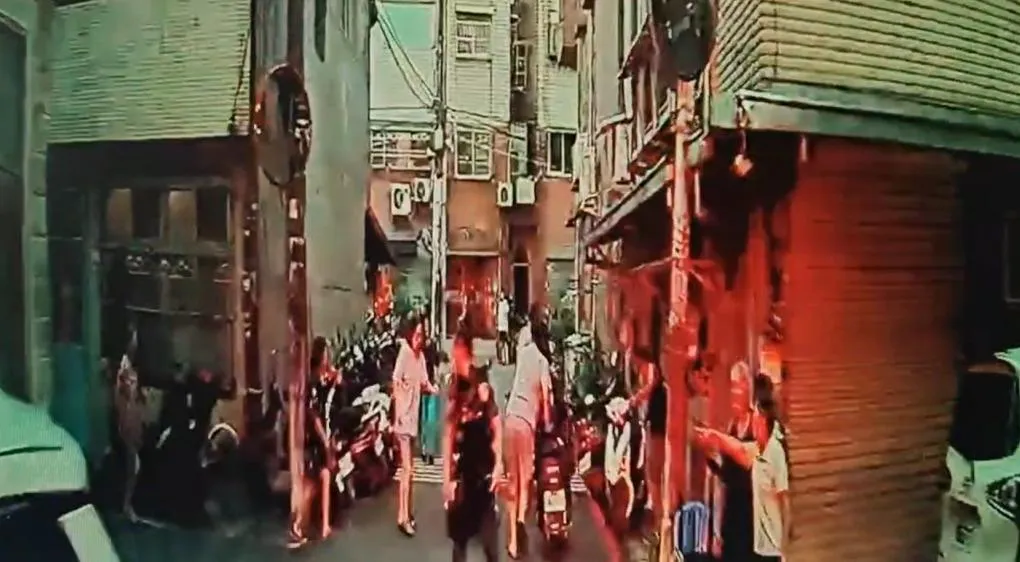 桃園市中壢區龍安街一處民宅今天(31日)清晨5時31分驚傳嚴重火警,造成屋內5人不幸喪生。(圖/翻攝畫面)