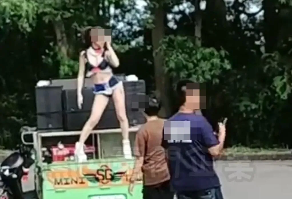 去年有位黃姓男子替吳姓友人接風,沒想到竟聘請鋼管女郎與舞獅表演。(圖/翻攝黑色豪門)