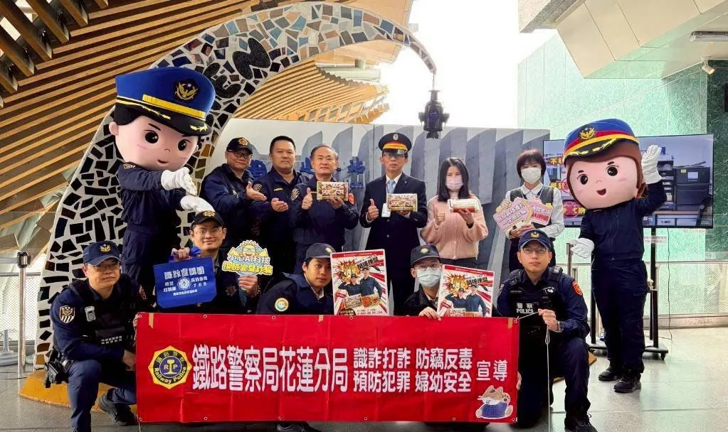 內政部警政署鐵路警察局與國營臺灣鐵路股份有限公司攜手合作，於今（9）日首度推出春節限定的「食炸開運便當」，以創意方式提醒民眾守住辛苦一整年的年終獎金與紅包。（圖／翻攝畫面）