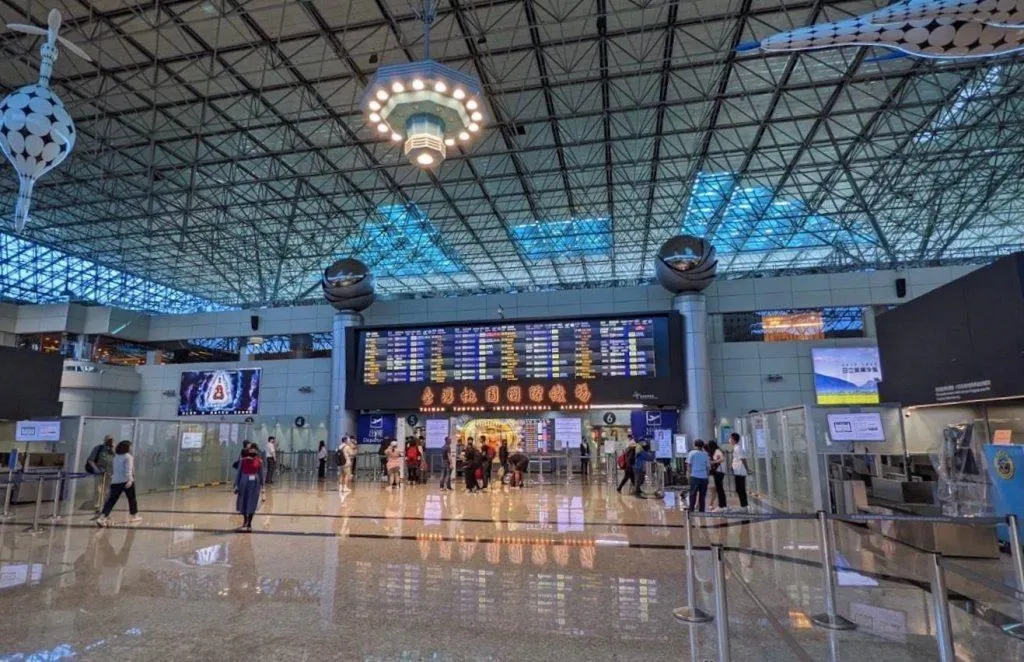 航警局陳姓員警多次非法放行旅客夾帶加熱菸入境，航警局已將陳員記兩大過免職淘汰。（圖/資料照片）