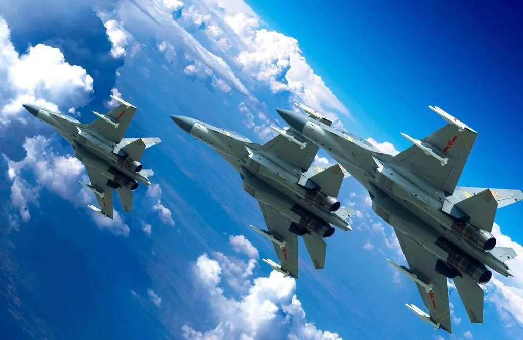 解放軍殲-16戰機資料照。(圖/新華社)