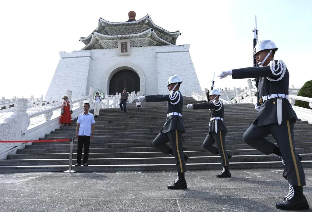 民進黨政府搞轉型正義，正準備與地方政府溝通，將全台灣的中正路改名。圖為中正紀念堂。（圖／資料照）