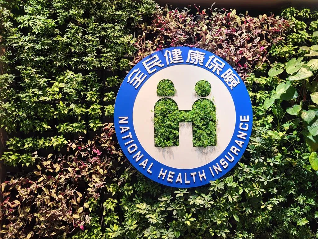 健康幣明日正式啟動，癌症篩檢及疫苗接種等服務均可累積點數。衛福部表示，相關紀錄將透過系統自動介接至健保快易通「健康存摺」，民眾毋須另外申請。（圖／資料照）