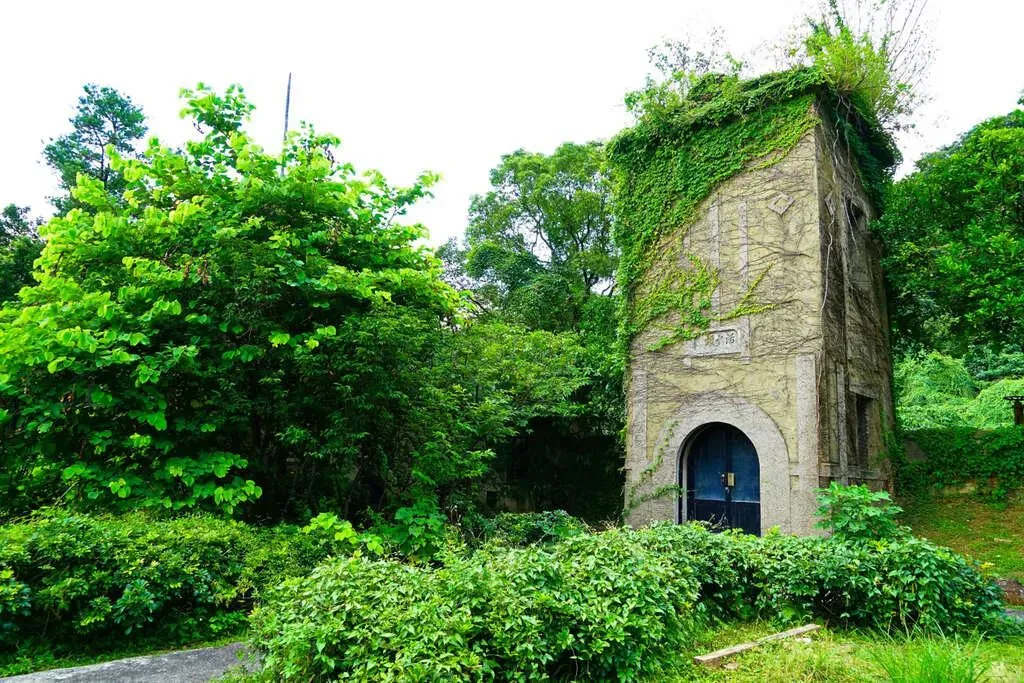 位在神社內的圓山貯水池現已停用，成為台北市定古蹟。（圖／翻攝自臺北旅遊網／高讚賢攝）