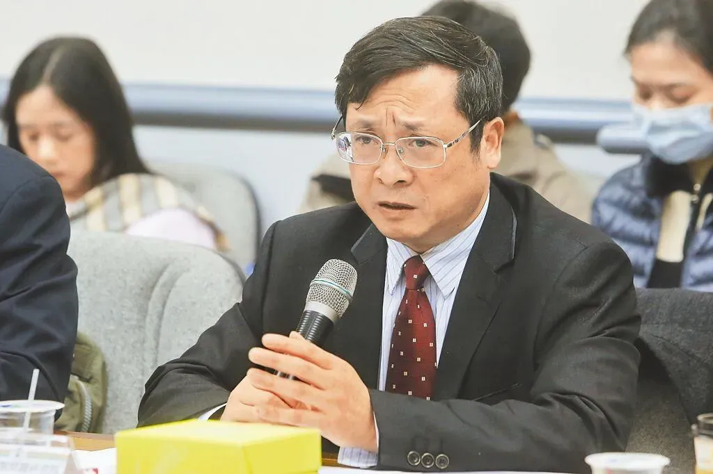 兩位知名的上海涉台學者盛九元與嚴安林一月初低調來台參訪，原本是一次試水溫的動作，卻遭到台灣媒體全程曝光，讓一次可能重啟二軌協商的機會破功。上海國際問題研究院學術委員會主任嚴安林。（資料照／中國時報）