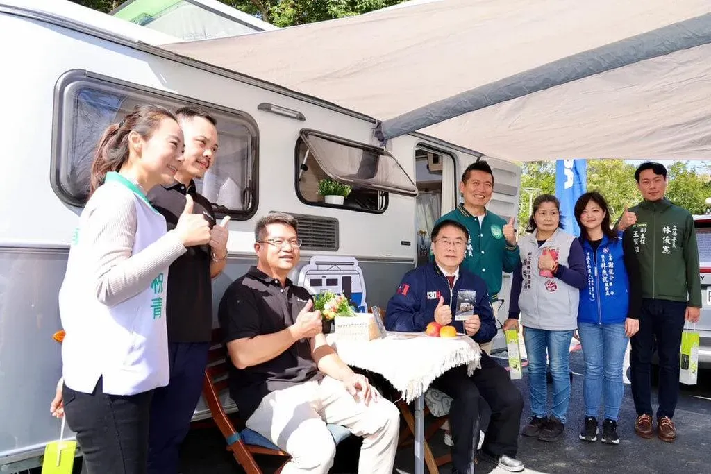 台南市政府於新化虎頭埤風景區打造「虎埤泛月」生態遊憩設施及露營區。（圖／台南市政府提供）