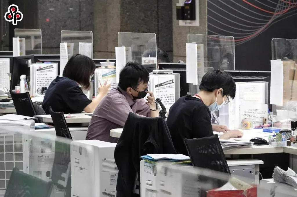 日前1名男公務員曬出年終獎金高達12.5萬元，羨煞一票網友。（資料照/中時報系）