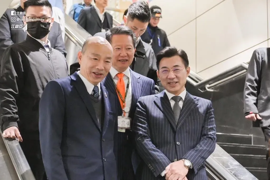 韓國瑜今晨返台，江啟臣親自接機。（圖取自江啟臣臉書）
