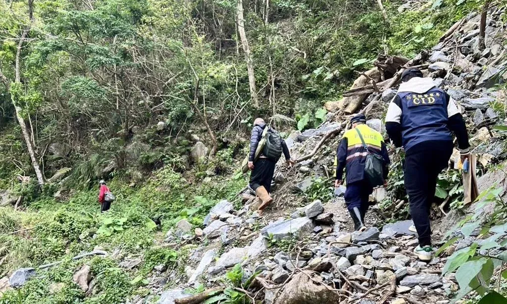 澳洲籍新加坡夫妻去年花蓮發生0403強震後，疑困太魯閣國家公園砂卡礑步道失聯迄今。（圖／翻攝畫面）