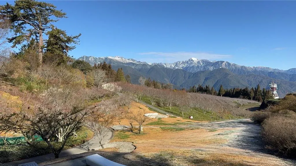 福壽山農場能遠眺雪山群峰與南湖大山美景。（圖/福壽山農場提供）