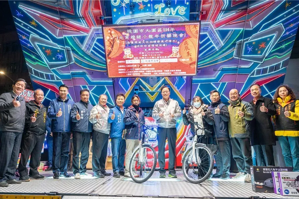 桃園市大園區仁壽宮元宵燈謎小龍年祈福晚會桃園市長張善政9日下午前往參與活動。（圖／中時廖姮玥攝）