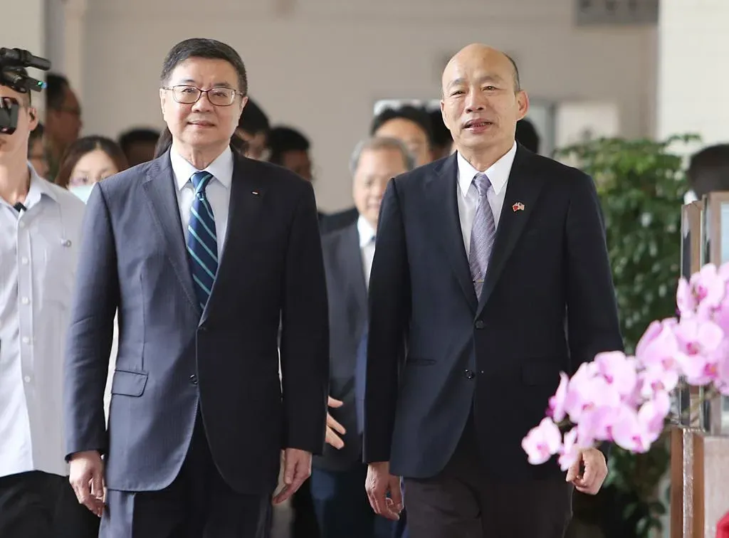 針對中央政府總預算案僵局,卓榮泰和韓國瑜13日中午會商。(圖/資料照)