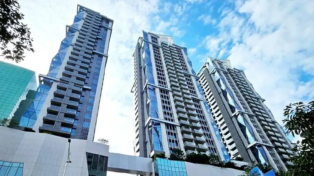 台北星鑽前身是正義國宅，都更後國產署分回20戶，本次共拿出18戶標售，都是高樓層、一層一戶或一樓雙併，單戶底價最低3億元起跳。（資料照／工商時報)