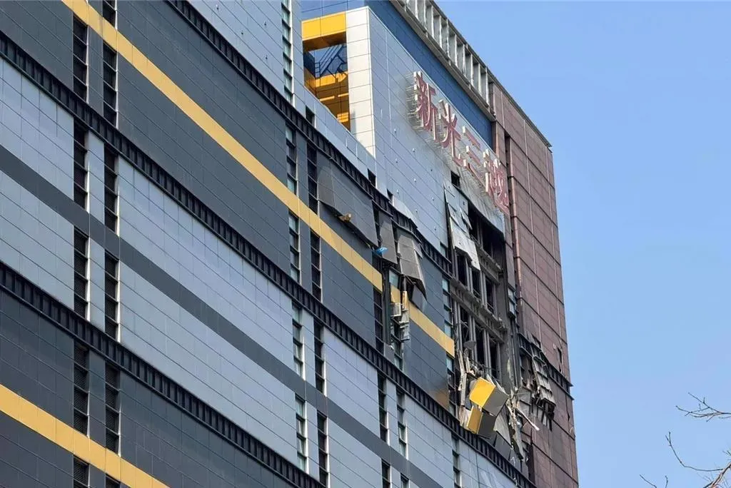 台中新光三越13日發生氣爆，台中市建築師公會今（21）日初步判斷出爐。（圖／台中市政府）
