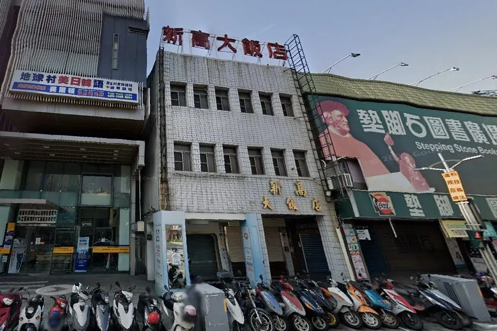 位在嘉義車站附近的老字號飯店「新高大飯店」熄燈。（圖／翻攝自Google Maps）