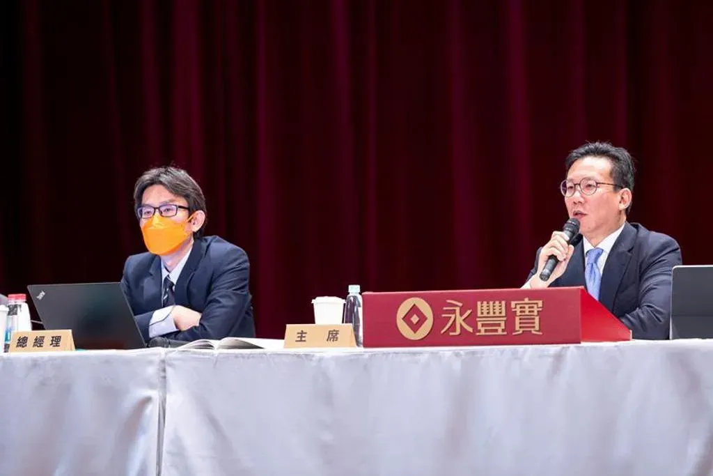 李宗純（左）2023年出席股東會。（圖／永豐實提供）