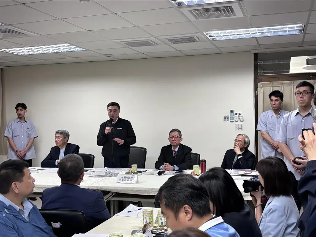 行政院長卓榮泰開啟環台的產業座談會10日,首站到桃園市中壢產業園區服務中心。(圖/中時廖姮玥攝)