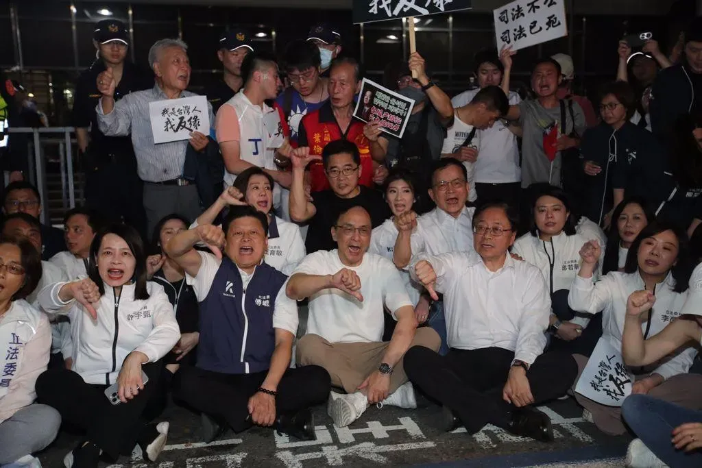 朱立倫於17日號召群眾前往北檢抗議司法不公。(圖/資料照)