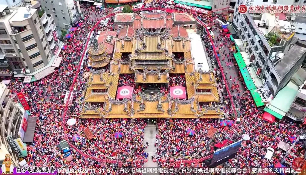 「粉紅超跑花費36小時又22分鐘,完成三進三出北港朝天宮。(圖/YouTube白沙屯媽祖網路電視台)