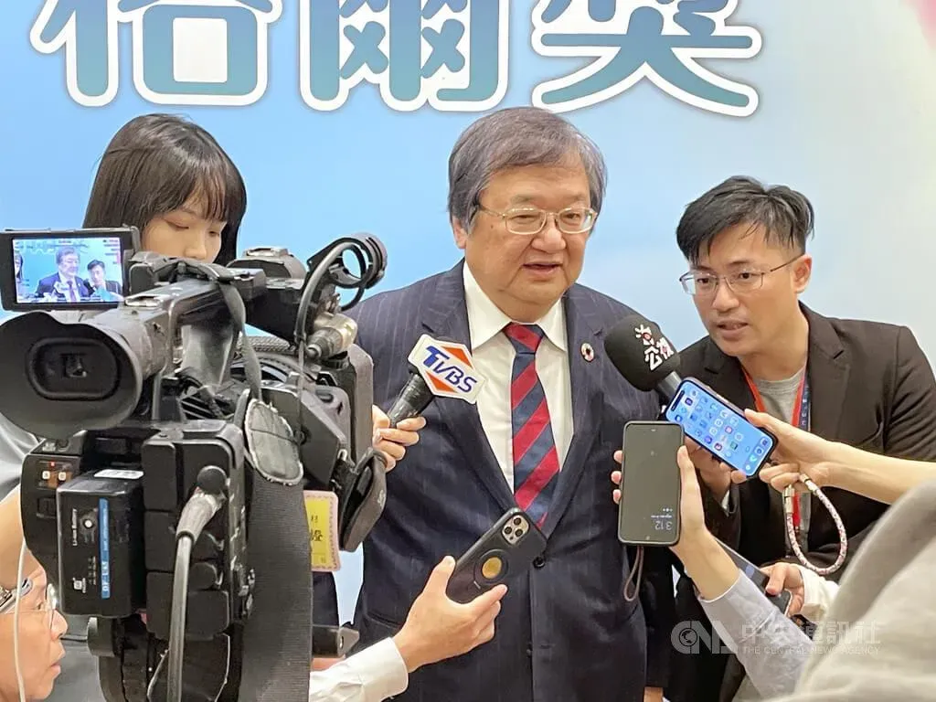 衛福部長邱泰源表示，醫院評鑑本就有基層護理人員會談，不能容許讓專業人員做非專業事。（圖／中央社）