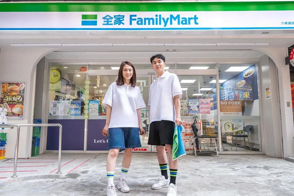 全家也推出17款「Convenience Wear」春夏服飾(圖/全家提供)