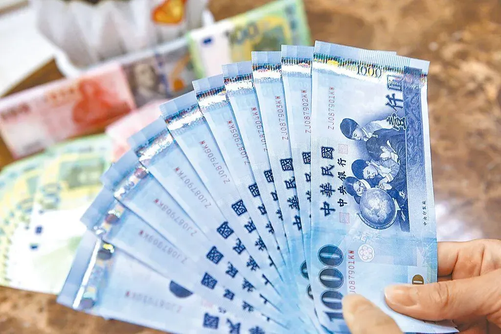 台北外匯市場新台幣兌美元今天收盤收30.145元。(圖/資料照)
