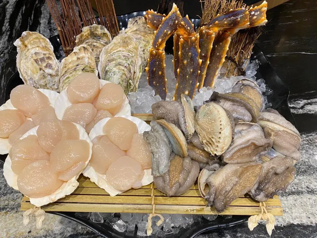 「魚貫鐵板燒」食材豐富多樣，令人驚喜。（圖／黃宏輝提供）