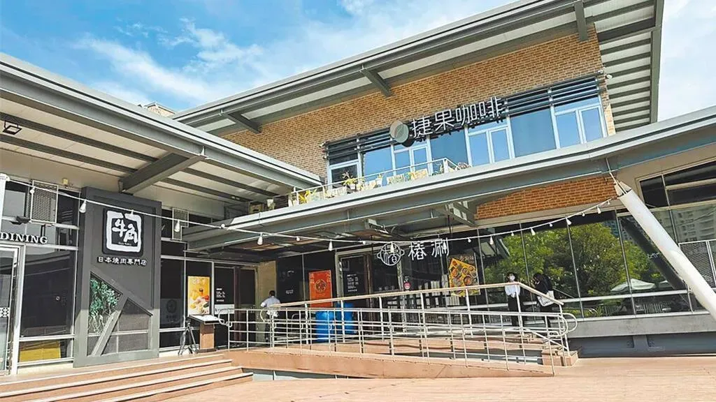 牛角燒肉高雄旗艦店倒閉2年，如今房東以年租金1020萬元招租，創下該地最高租金記錄。（圖／中時資料照）
