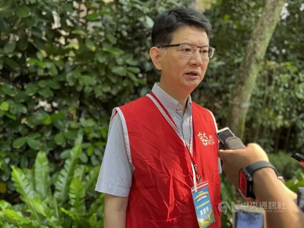 台大住院醫性侵案，台北市衛生局今年才啟動懲戒程序惹議。衛生局長黃建華（圖）表示，預計最快7月召開醫懲會，現在已進入書面審查階段。（圖／中央社）