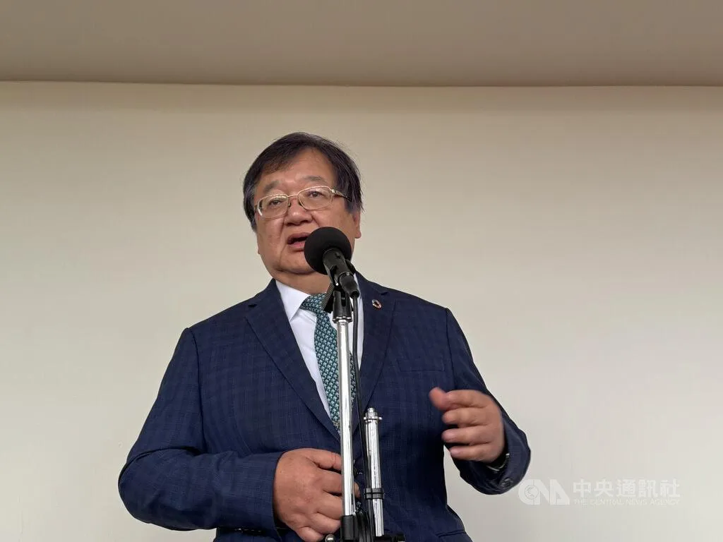 衛福部長邱泰源28日表示,先前疫情趨緩、廠商減產,致供應一時跟不上需求,估每週可供應逾60萬份家用快篩,最快1週內可補足缺口。(圖/中央社)