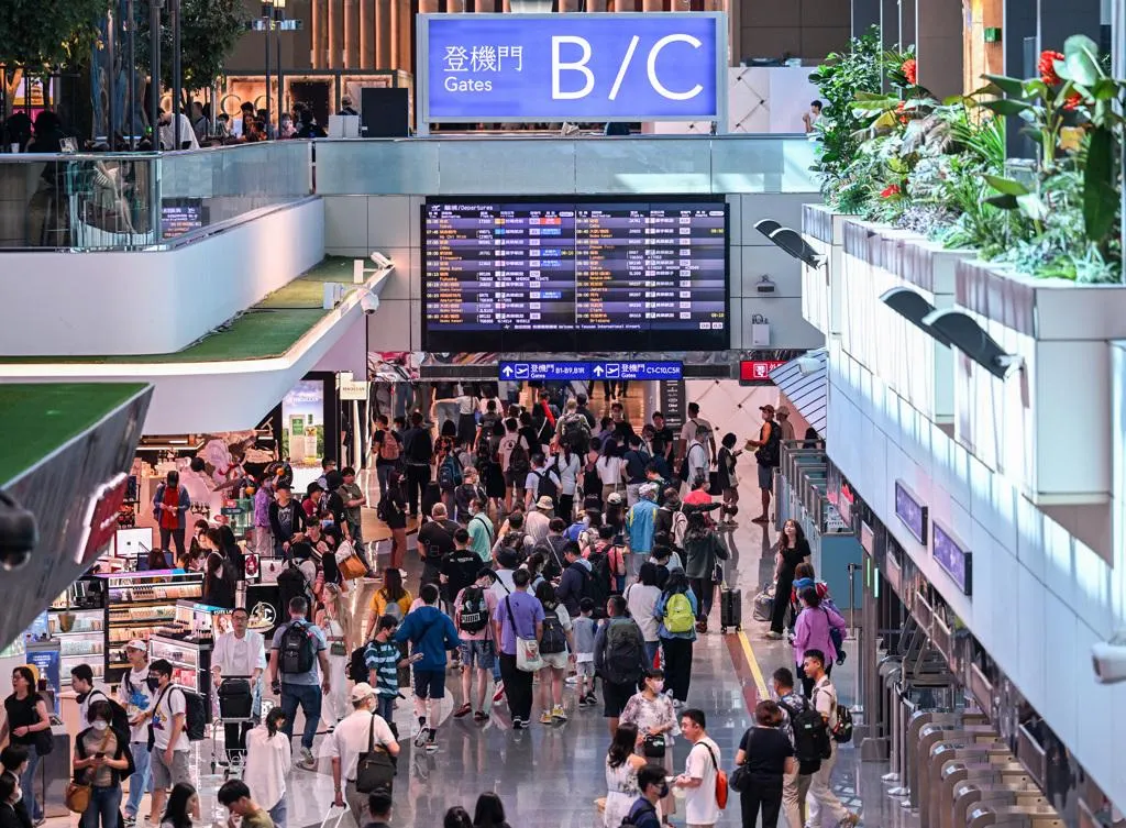 人事行政總處表示,2026年春節連假有望採取不調班方式,讓民眾可以連續休息9天。(示意圖/資料照)