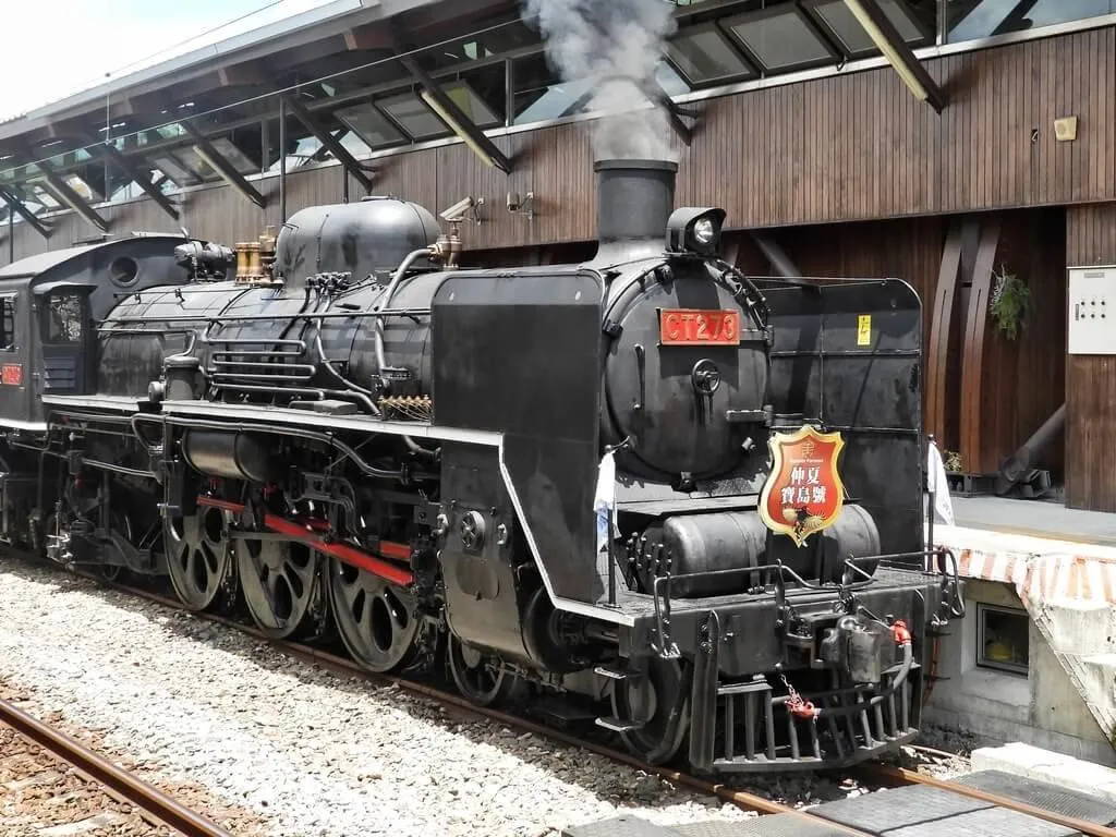 114年台鐵「仲夏寶島號」仍由「蒸機女王」CT273蒸汽機車頭附掛6節莒光號行駛玉里至台東，限定3趟次，6月6日開放訂購。（台鐵提供）