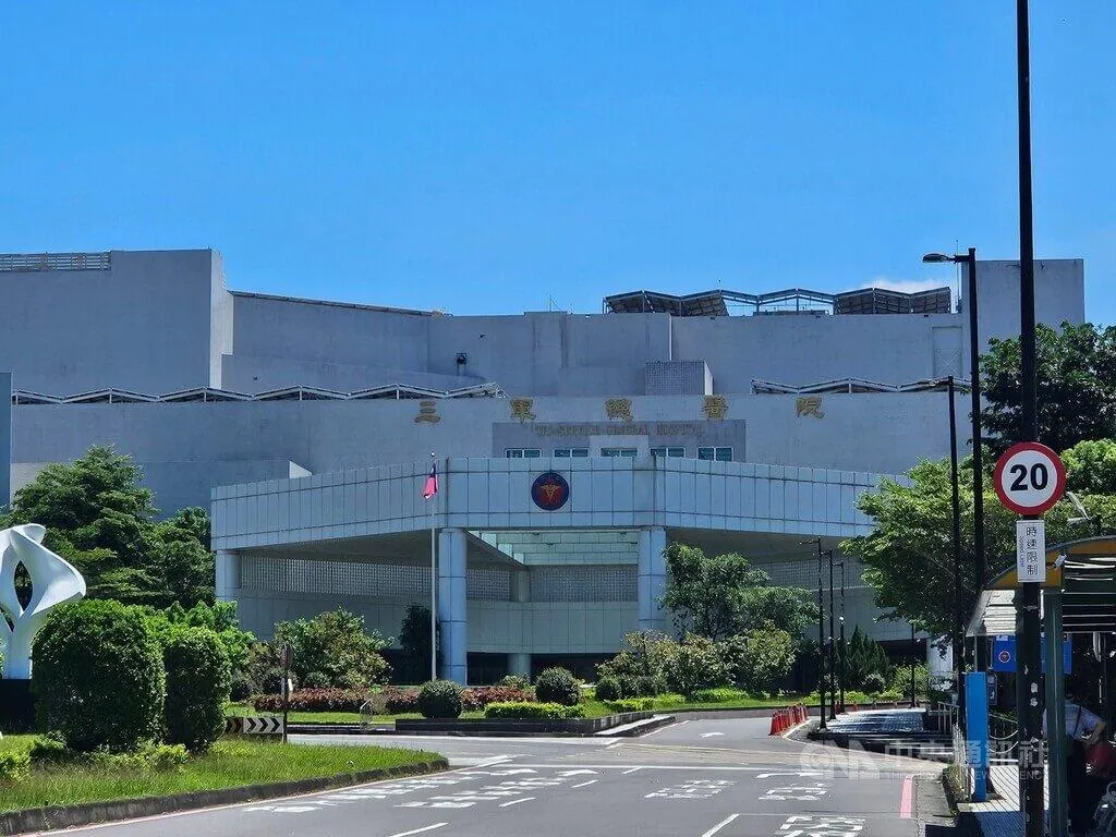 三軍總醫院發生醫療暴力事件,護理師疑似遭病患用電視遙控器重擊。(圖/中央社)