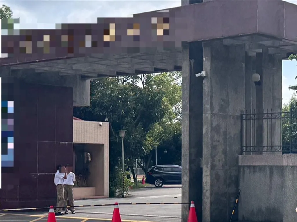 台中市某高中畢業生因涉學習歷程不實遭多所醫學系取消錄取,該生請假多日後於7日出席高中畢業典禮。(圖/民眾提供)