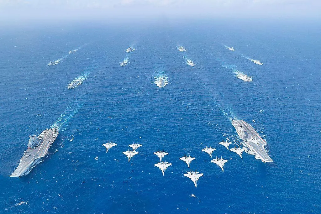大陸航空母艦「遼寧艦」日前與數艘艦艇罕見現身日本南鳥島西南約三百公里的海域，進入太平洋第二島鏈。（示意圖/新華社）