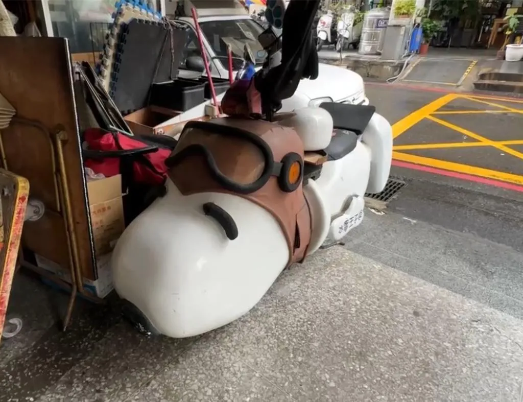 水電行業者改裝的史努比機車。(圖/民眾提供)