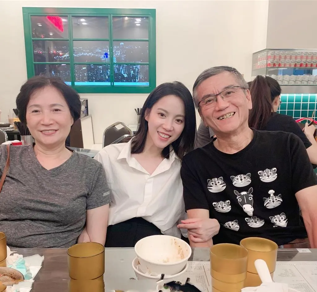 程予希跟父母的感情一直都很緊密。(圖/摘自程予希臉書)