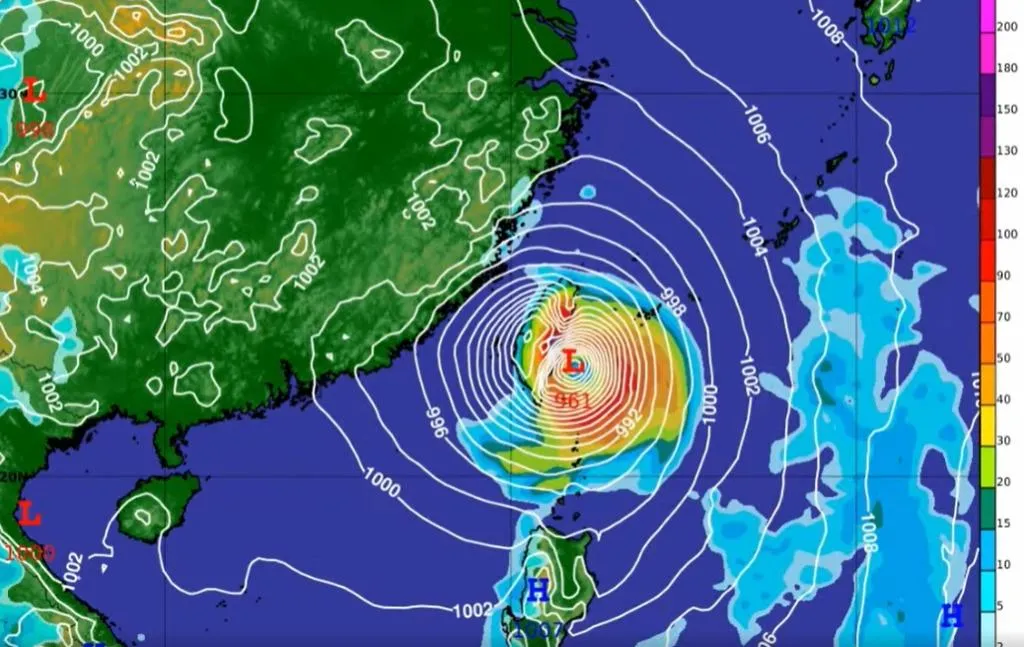 氣象專家預估7月初颱風活動變得活躍,可能會有颱風朝台灣前進。(圖/翻攝自Facebook@天氣風險 WeatherRisk)