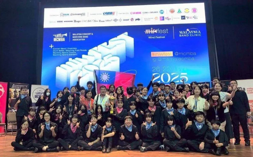 花蓮縣宜昌國中管樂團赴馬來西亞參加國際管樂節比賽,勇奪公開組冠軍。(圖/宜昌國中提供)