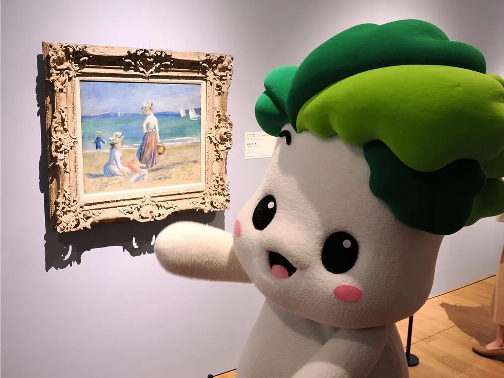 「從印象派到現代主義─美國大都會博物館名作展」展出基斯·梵·鄧肯的〈賽馬場〉，由故宮吉祥物「小翠」推薦。（故宮提供）