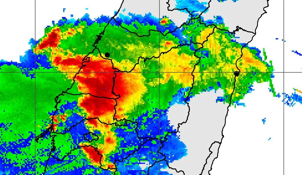 彰化、雲林、南投慎防劇烈降雨。(翻攝自台灣颱風論壇|天氣特急臉書)