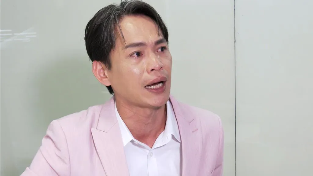 黃鐙輝想起爸爸，一時控制不住情緒。（圖／中時 王紹羽攝）