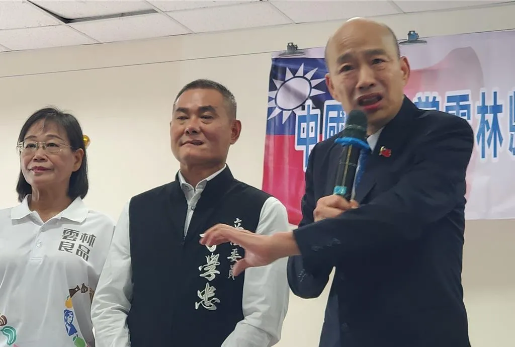 韓國瑜（右）12日站台丁學忠（中）。（圖／中國時報，周麗蘭攝）