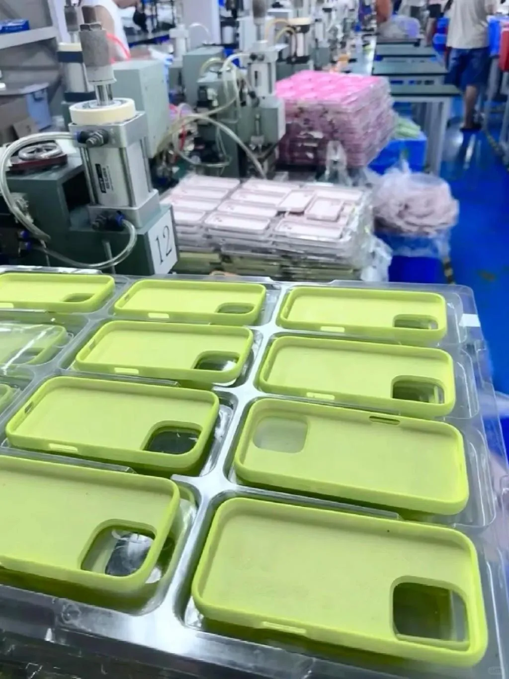 有不肖業者回收醫療廢料來製作手機殼以降低成本。（示意圖／翻攝微博）