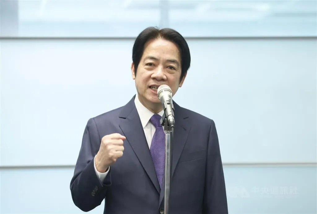 總統賴清德南下視察丹娜絲颱風受災狀況，針對台南災民請求國軍協助清理家園的訴求，總統則回應「不能什麼都靠國軍」。（圖／中央社）