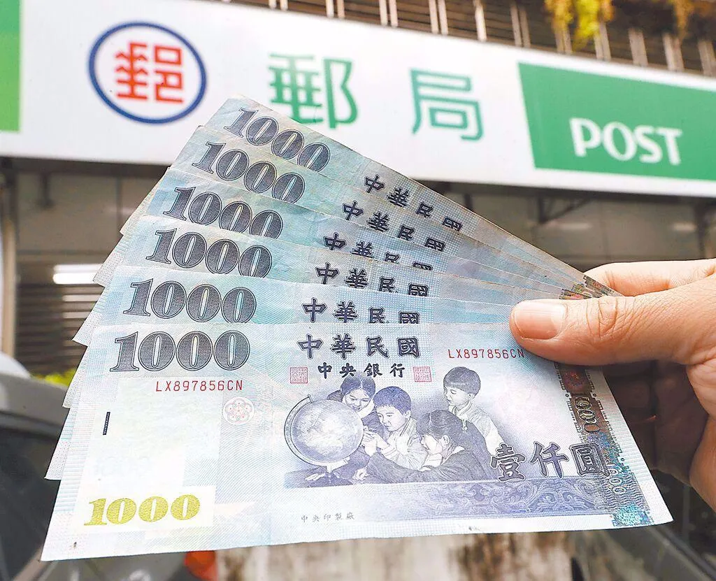 卓榮泰17日舉行記者會表示，普發現金預估需舉債約1014億元，讓他內心陷入天人交戰。（圖/資料照）