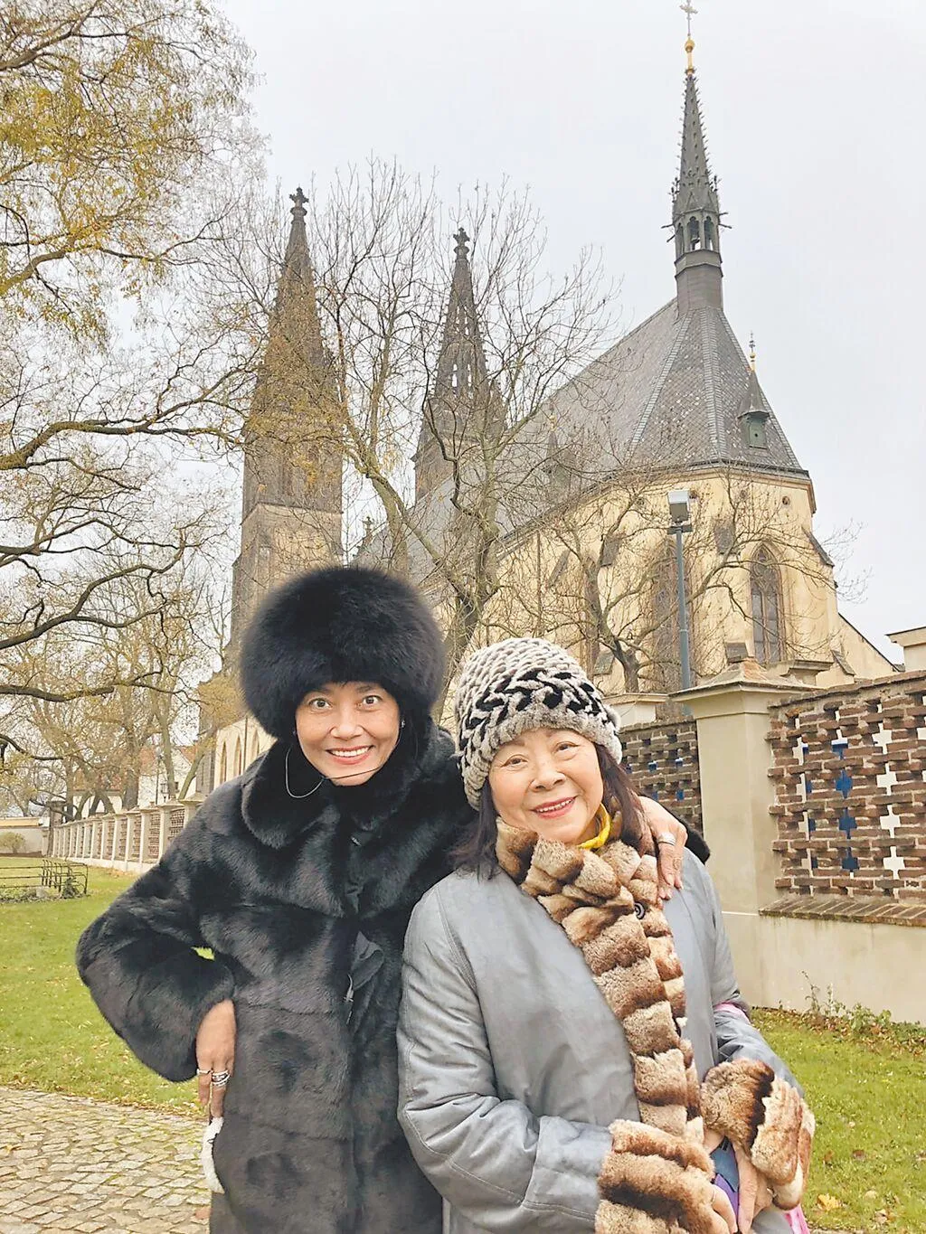 倪淑君（左）曾陪媽媽到歐洲旅遊。（圖／倪淑君提供）