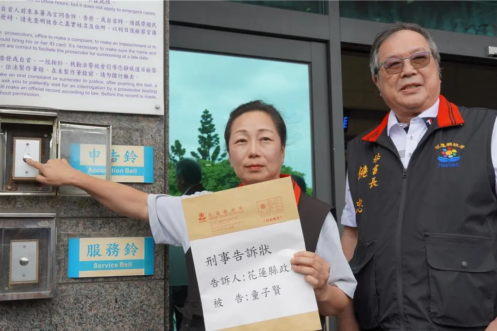 徐榛蔚24日按鈴提告童子賢。(圖/中國時報,羅亦晽攝)