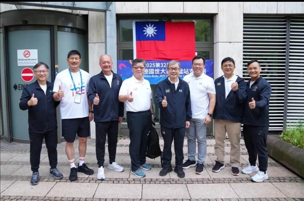 中華隊在埃森市中繼站懸掛的中華民國國旗未因大陸施壓而撤下。（圖／謝志偉紛絲頁臉書）